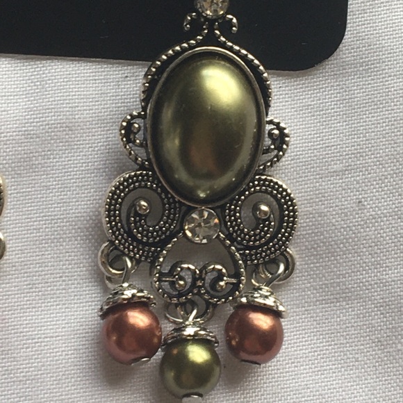 Paparazzi Earrings - Picture 2 of 3